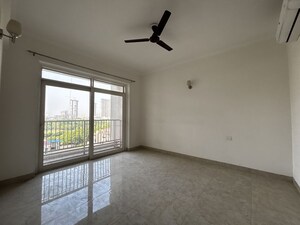 Room in 3 BHK Apartment at Jaypee Greens Pavilion Court, Sector 128 – for Rent