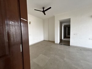 Room in 3 BHK Apartment at Jaypee Greens Pavilion Court, Sector 128 – for Rent