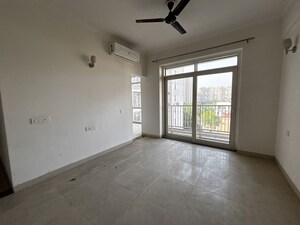 Room in 3 BHK Apartment at Jaypee Greens Pavilion Court, Sector 128 – for Rent