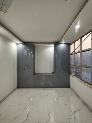 Room in 4 BHK Builder Floor at Green Fields Colony – for Rent