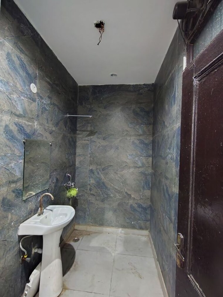 Bathroom, green fields colony 4 Bedroom 2355 Sq.Ft. Builder Floor In Green Fields Colony Faridabad 10444693
