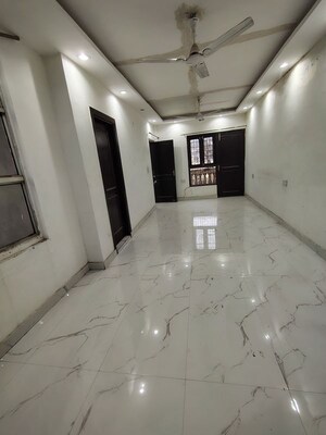 Building Lobby in 4 BHK Builder Floor at Green Fields Colony – for Rent
