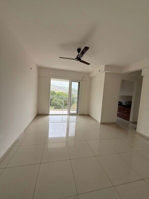 2 BHK Apartment For Rent in Godrej Emerald, Ghodbunder Road