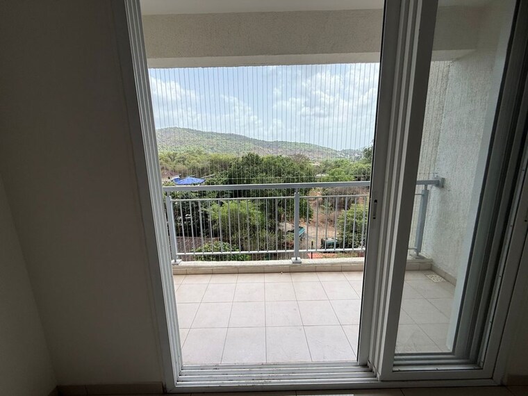 Balcony, godrej-emerald 2 Bedroom 680 Sq.Ft. Apartment In Ghodbunder Road Thane 10444711