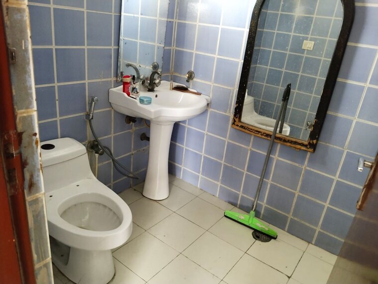 Bathroom, alpha ii greater noida 3 Bedroom 1660 Sq.Ft. Apartment In Alpha Ii Greater Noida Greater Noida 10444530