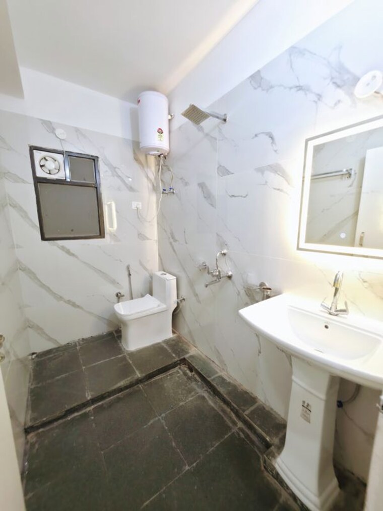 Bathroom, jal-vihar-colony 1 Bedroom 1500 Sq.Ft. Builder Floor In Sector 46 Gurgaon 10444720