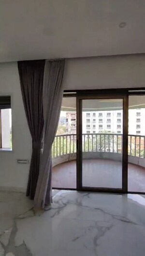 Room in 2 BHK Apartment at Buena Vista Nariman Point, Nariman Point – for Rent