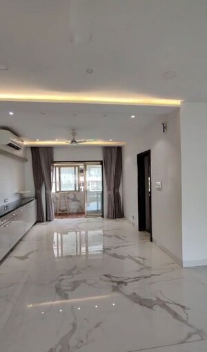 Room in 2 BHK Apartment at Buena Vista Nariman Point, Nariman Point – for Rent