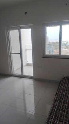 2 BHK + Pooja Room Apartment For Rent in Purvankara Emerald Bay