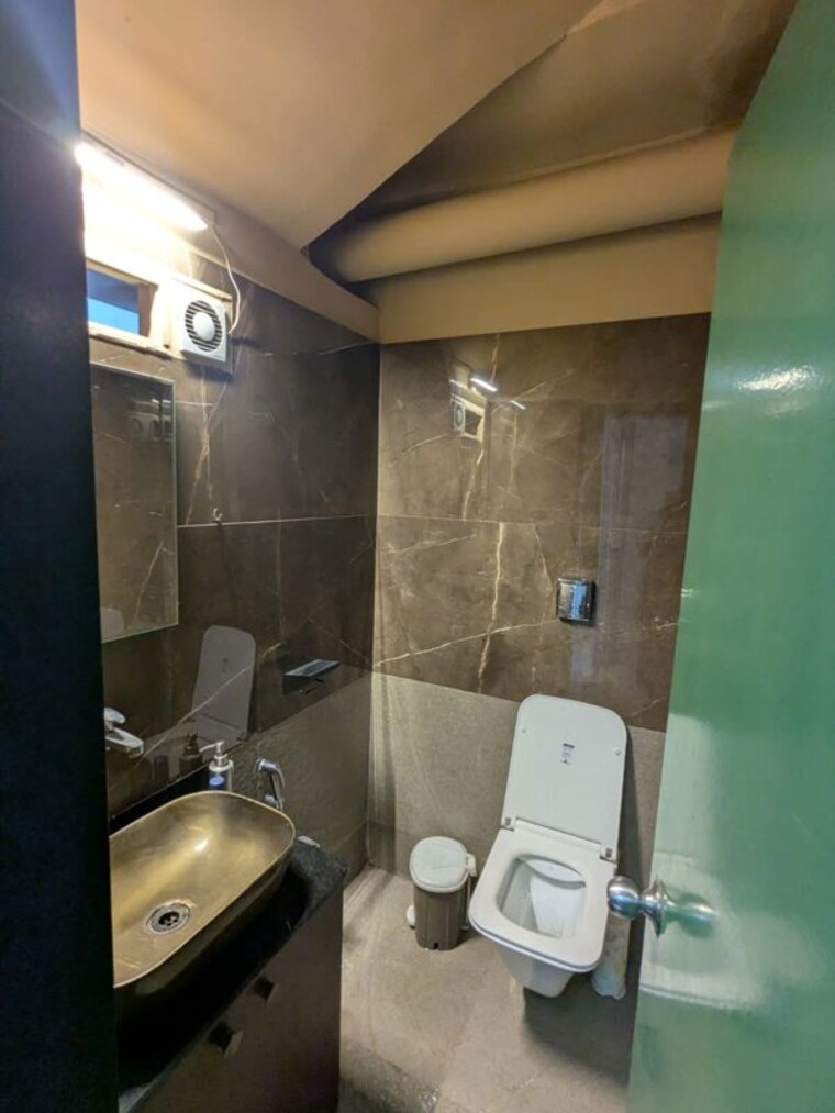 Bathroom, shaniwar peth Commercial Office Space 800 Sq.Ft. In Shaniwar Peth Pune 10444795