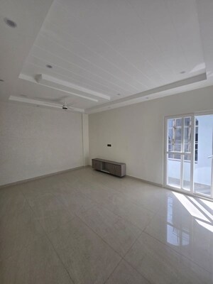 Room in 4 BHK Independent House at Laxman Chowk – for Sale