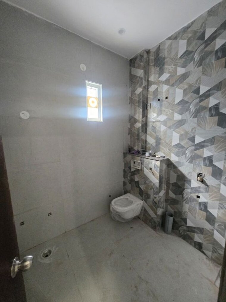 Bathroom, laxman chowk 4 Bedroom 145 Sq.Yd. Independent House In Laxman Chowk Dehradun 10444794
