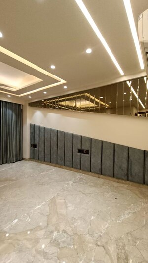 Balcony in 4 BHK Builder Floor at Dlf Phase I – for Sale