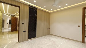 Room in 4 BHK Builder Floor at Dlf Phase I – for Sale