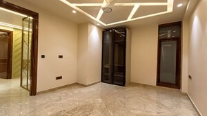 Room in 4 BHK Builder Floor at Dlf Phase I – for Sale