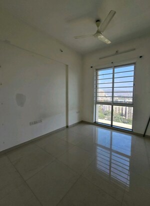 Room in 2 BHK Apartment at Thane West – for Sale
