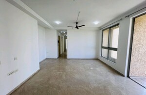 Room in 3 BHK Apartment at Thane West – for Sale