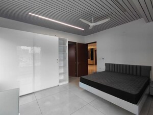 Room in 4 BHK Apartment at Jayabheri The Peaks, Narsingi – for Rent