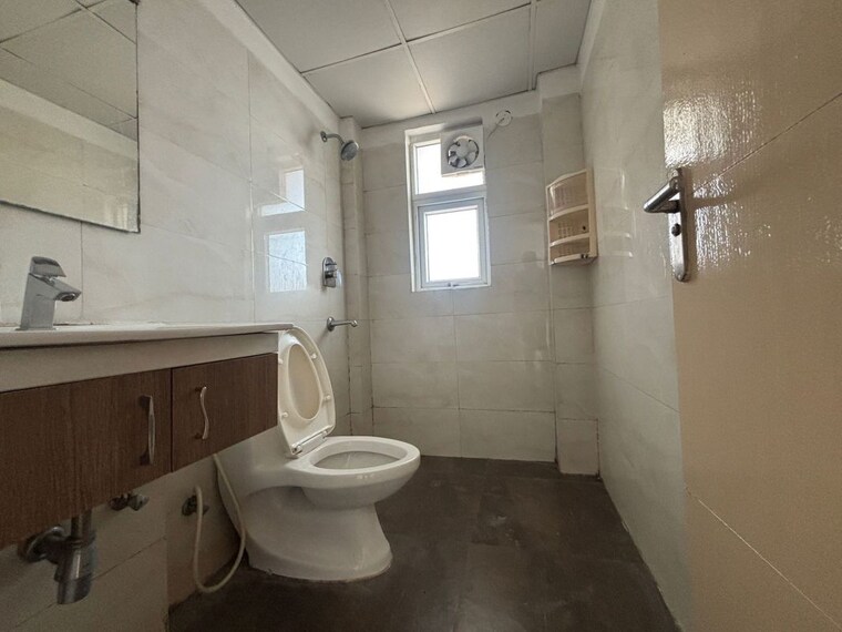 Bathroom, tulip-violet 4 Bedroom 2010 Sq.Ft. Apartment In Sector 69 Gurgaon 10444907
