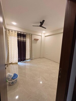 Room in 3 BHK Builder Floor at DLF City Gurgaon, Sector 27 – for Rent