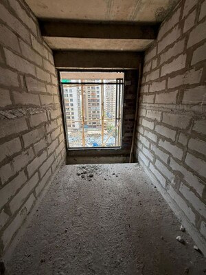 Parking in 1 BHK Apartment at Yusuf Manzil, Agripada – for Sale