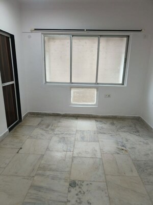 Room in 2 BHK Apartment at Riddhi Gardens CHS, Malad East – for Rent