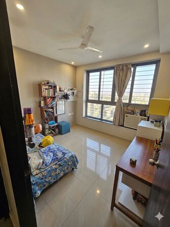 3 BHK + Pooja Room 1350 Sq.Ft. Apartment in Amanora Adreno Towers