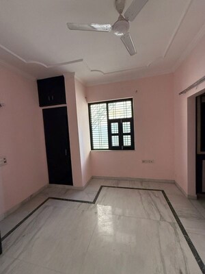 Room in 2.5 BHK Villa at Sector 23 – for Rent