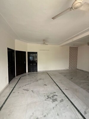 Room in 2.5 BHK Villa at Sector 23 – for Rent