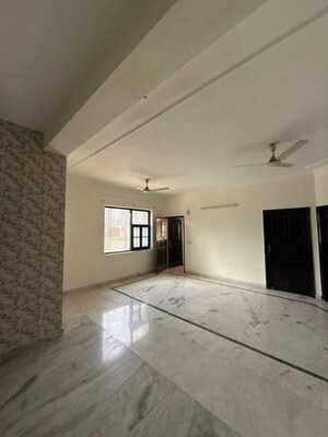Bedroom in 2.5 BHK Villa at Sector 23 – for Rent