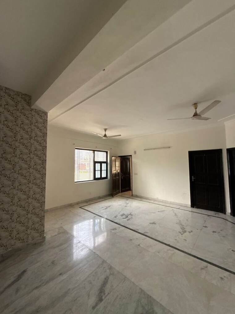 Bedroom, sector 23 2.5 Bedroom 1200 Sq.Ft. Villa In Sector 23 Gurgaon 10445011