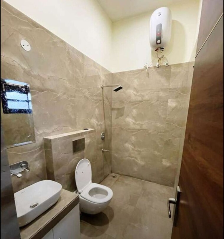 Bathroom, preet colony 3 Bedroom 1500 Sq.Ft. Apartment In Preet Colony Zirakpur 10445106