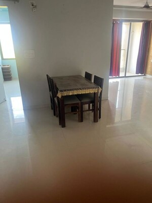 Room in 3 BHK Apartment at Ellisbridge – for Rent