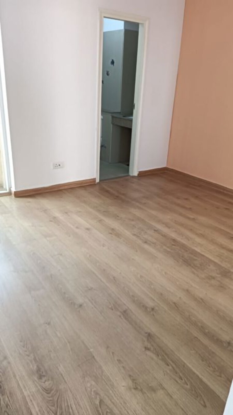 Room, suncity-avenue-102 2 Bedroom 650 Sq.Ft. Apartment In Sector 102 Gurgaon 10445089