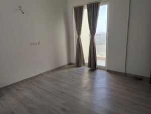 Room in 2 BHK Apartment at Suncity Avenue 102, Sector 102 – for Rent