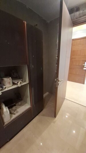 Furnished Amenities in 6+ BHK Independent House at Hauz Khas – for Rent