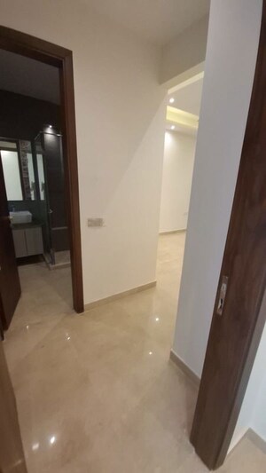 Room in 6+ BHK Independent House at Hauz Khas – for Rent