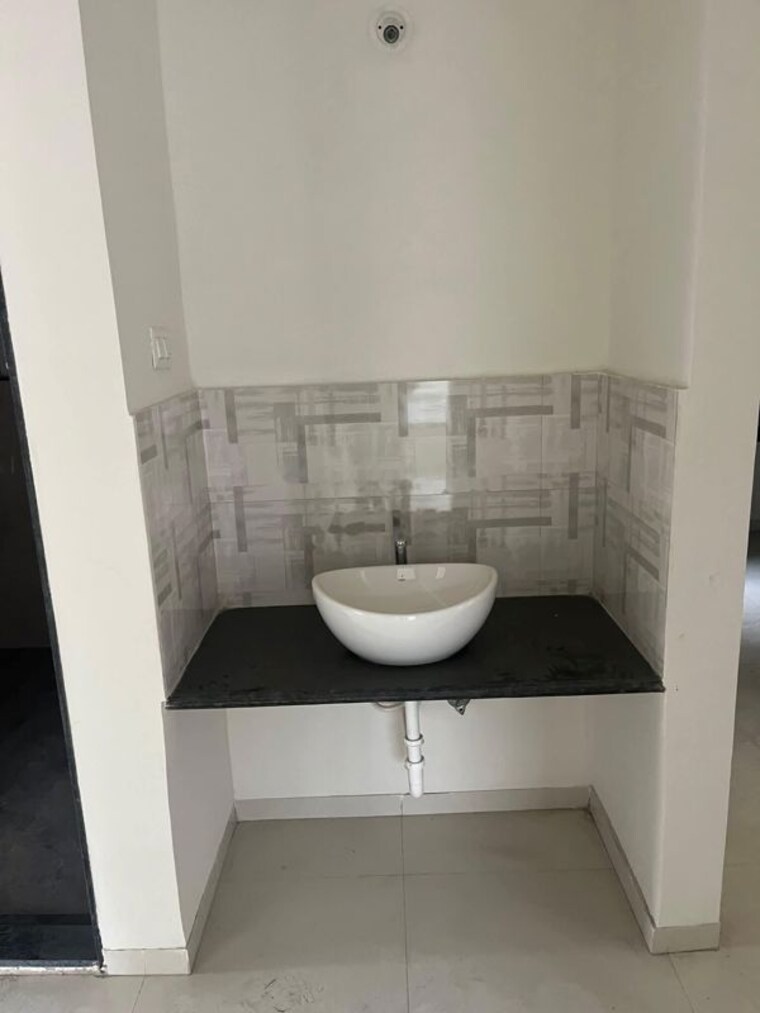 Bathroom, mantra-29-gold-coast-phase-3 3 Bedroom 1200 Sq.Ft. Apartment In Tingre Nagar Pune 10445119