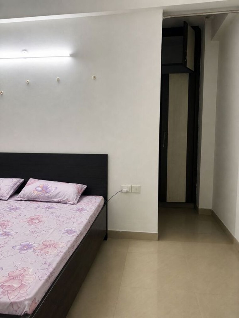 Bedroom, sector 48 2 Bedroom 250 Sq.Mt. Independent House In Sector 48 Noida 10445111
