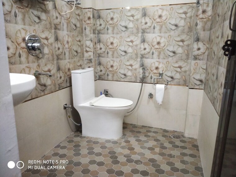 Bathroom, s-s-southend 3.5 Bedroom 1350 Sq.Ft. Builder Floor In Sector 49 Gurgaon 10445002