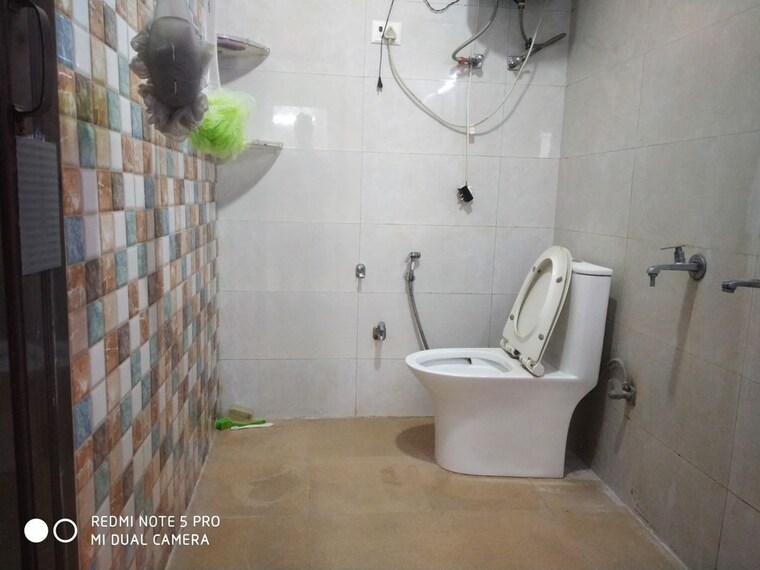 Bathroom, s-s-southend 3.5 Bedroom 1350 Sq.Ft. Builder Floor In Sector 49 Gurgaon 10445002