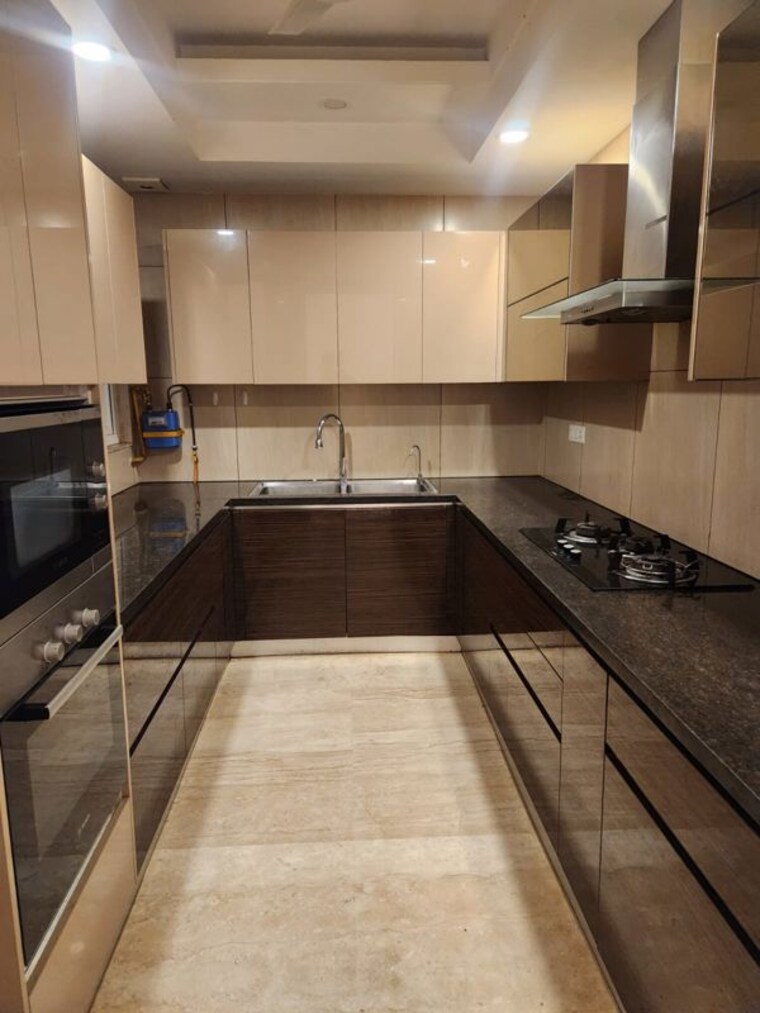 Kitchen, safdarjung enclave 3 Bedroom 200 Sq.Yd. Builder Floor In Safdarjung Enclave Delhi 10445073