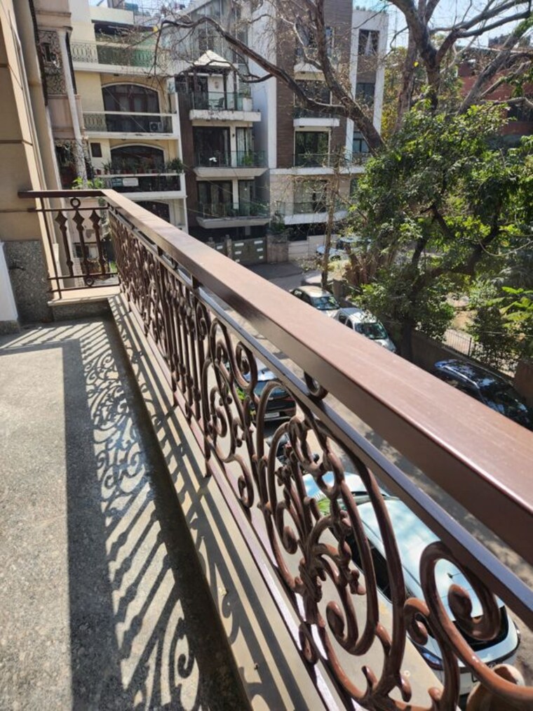 Balcony, safdarjung enclave 3 Bedroom 200 Sq.Yd. Builder Floor In Safdarjung Enclave Delhi 10445073