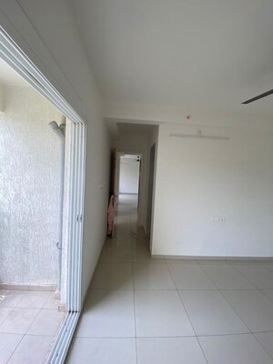 Room in 1 BHK Apartment at Metropolis Bayside, Kasarvadavali – for Rent