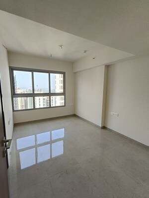 Room in 4 BHK Apartment at Piramal  Vaikunth Cluster 4, Balkum Pada – for Rent