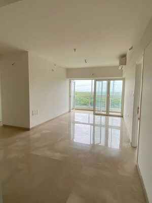 Room in 3.5 BHK Apartment at Godrej The Trees, Vikhroli East – for Rent