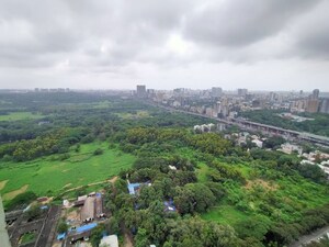 Plot Area in 3 BHK Apartment at Oberoi Realty Esquire, Goregaon East – for Rent