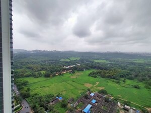 Plot Area in 3 BHK Apartment at Oberoi Realty Esquire, Goregaon East – for Rent