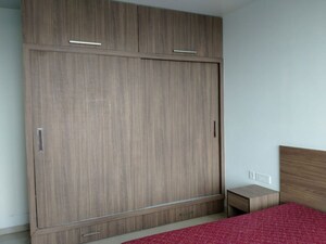 Room in 3 BHK Apartment at Oberoi Realty Esquire, Goregaon East – for Rent