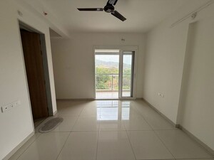 Room in 1 BHK Apartment at Anant Metropolis Insignia Towers, Kasarvadavali – for Rent